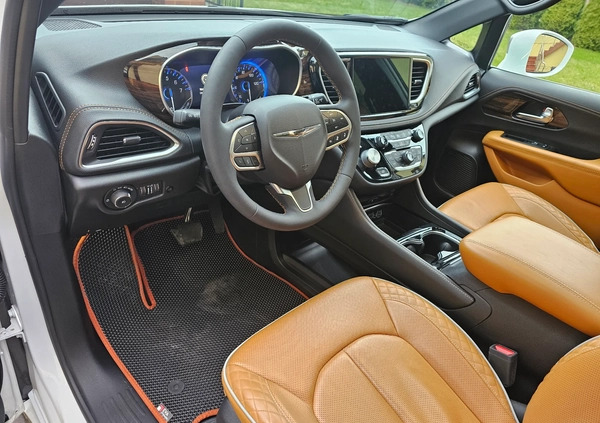 Chrysler Pacifica cena 271000 przebieg: 26167, rok produkcji 2022 z Słubice małe 781